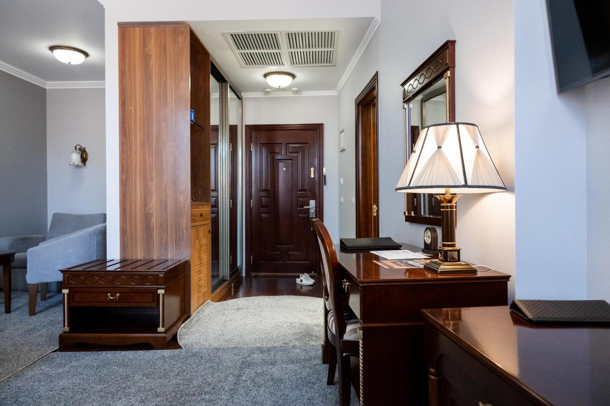 Allureinn Hotel And Spa Chernivtsi Luaran gambar